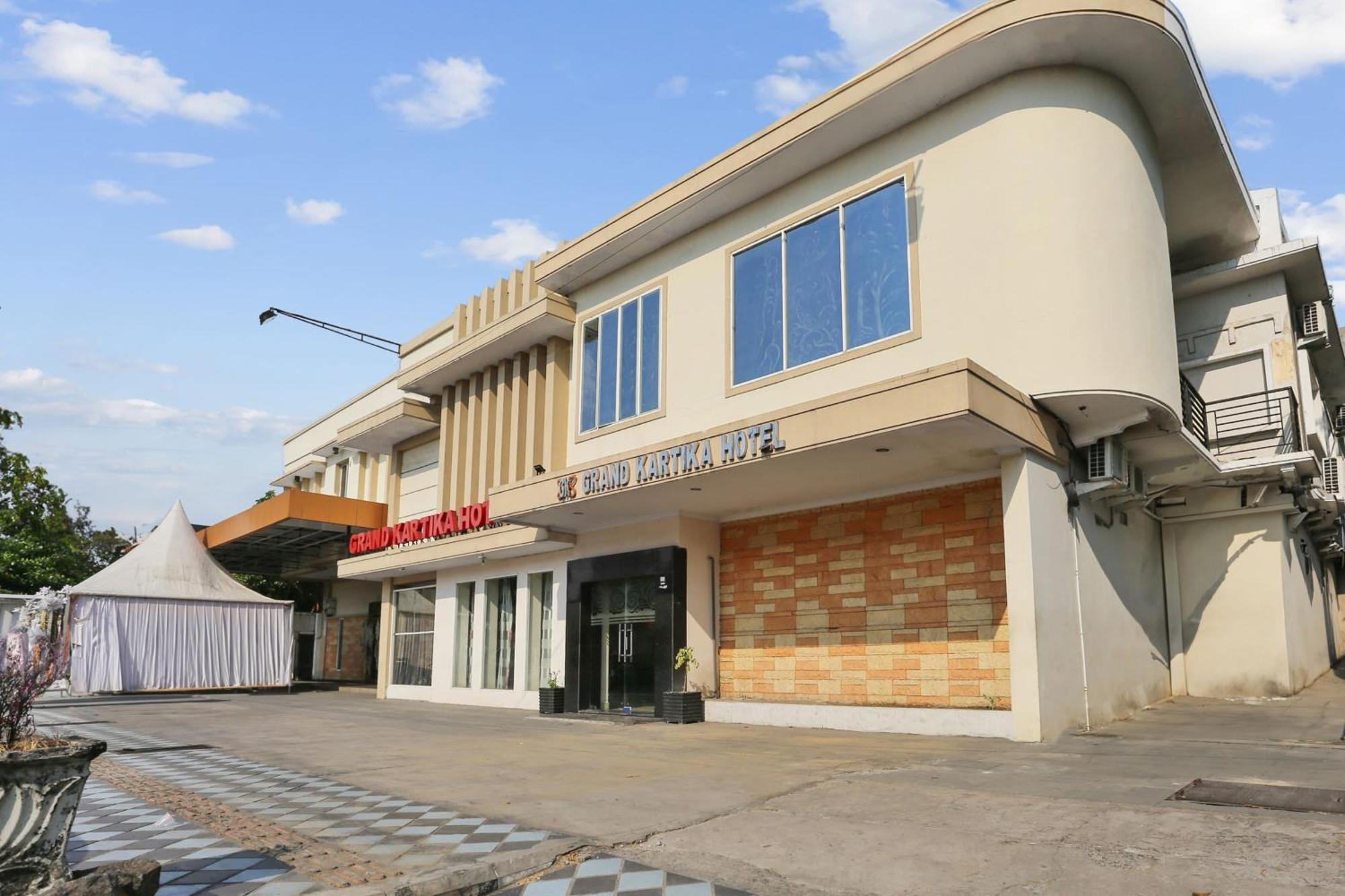 Collection O 93163 Hotel Grand Kartika Pare-Pare ภายนอก รูปภาพ